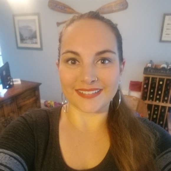 Meet your Posher, Joanna - Picture 3 of 4